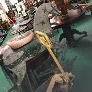 Meet your Posher, Emiri